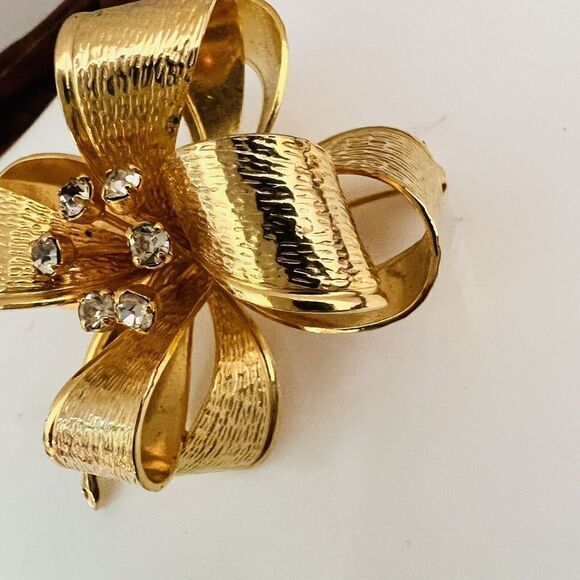 Vintage 3d Brooch Large Ribbon Bow Textured Gold Tone 4313 - Picture 2 of 9